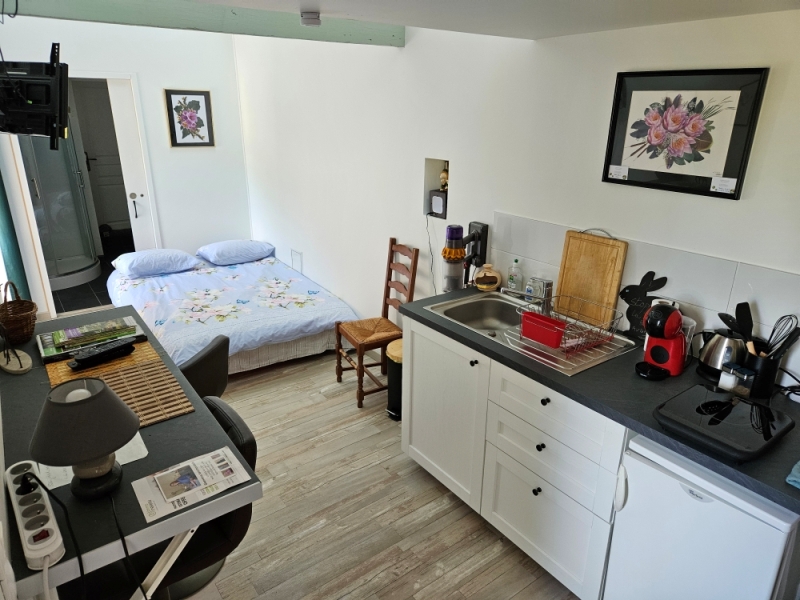 Cuisine et chambre studio © Pascal Roustin