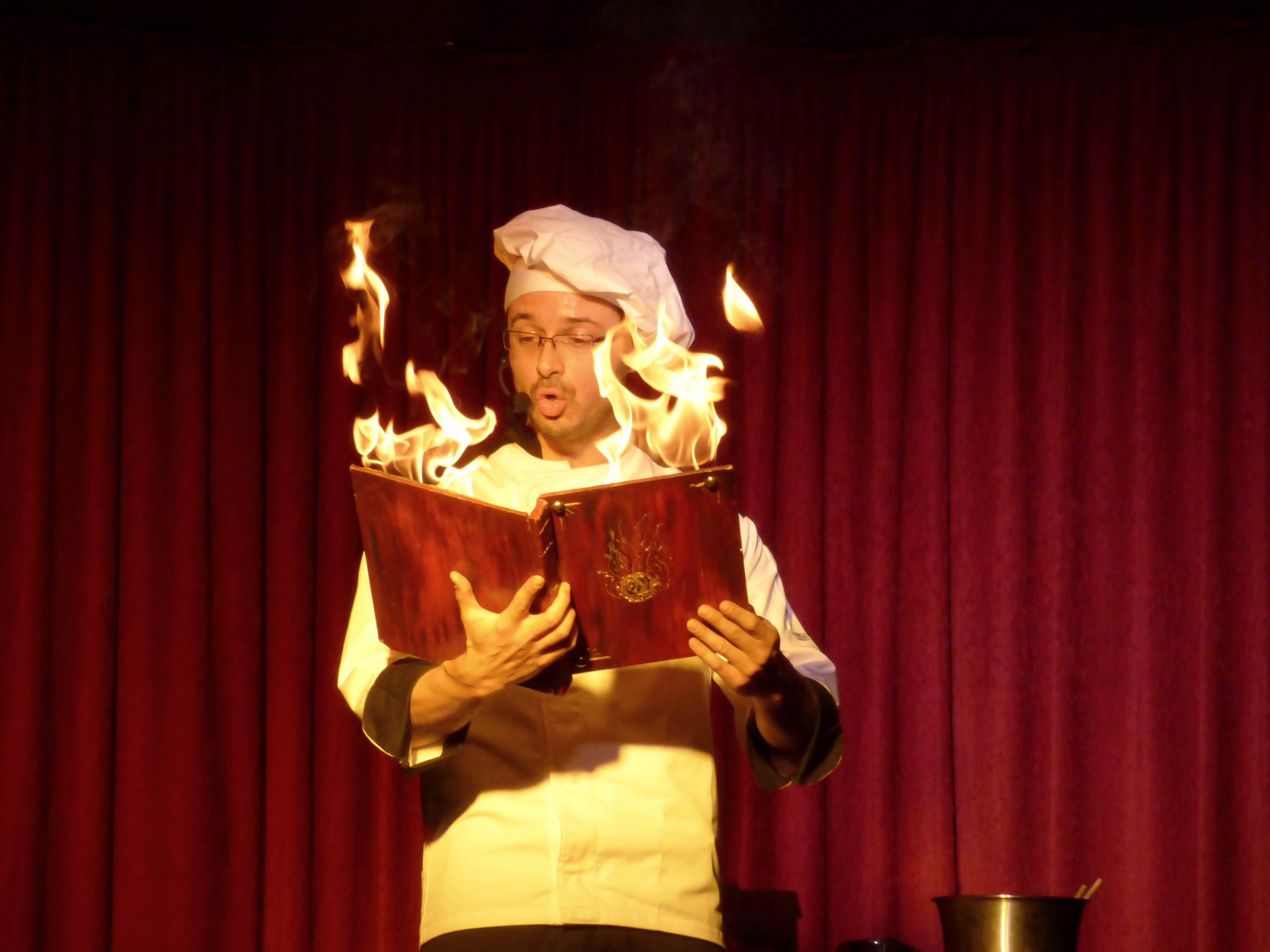 Le chef Toctoc Livre en feu ©Compagnie des Miracles