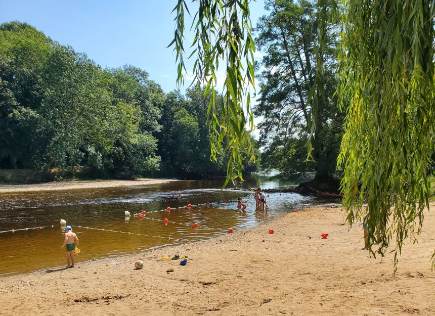 Plage Lurais aout2024mm (3)bis Destination Brenne - FC