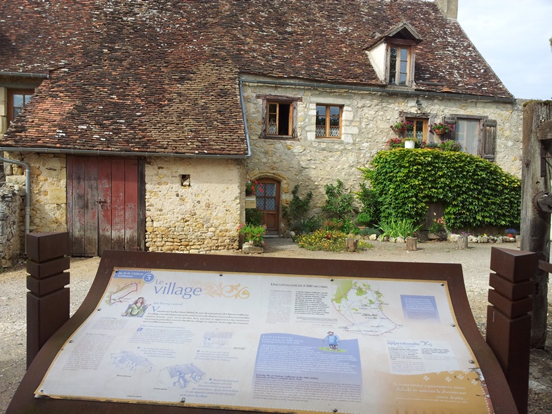Sentier de découverte au fil de Château Guillaume Droits réservés