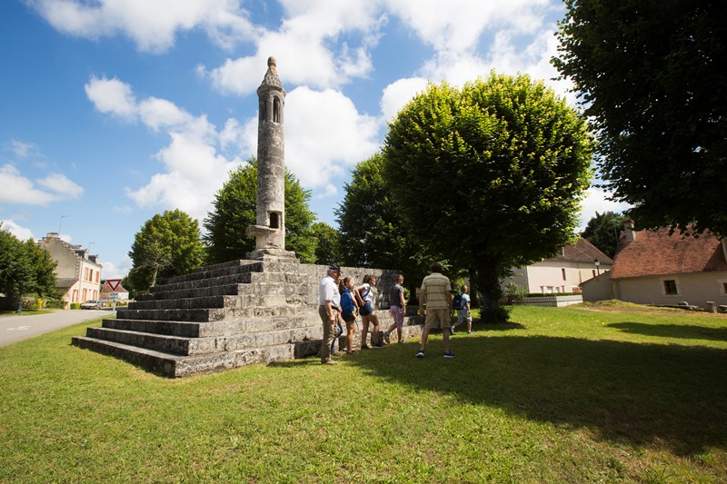 Randonnée Ciron. Lanterne des morts. ©Hellio-Van Ingen